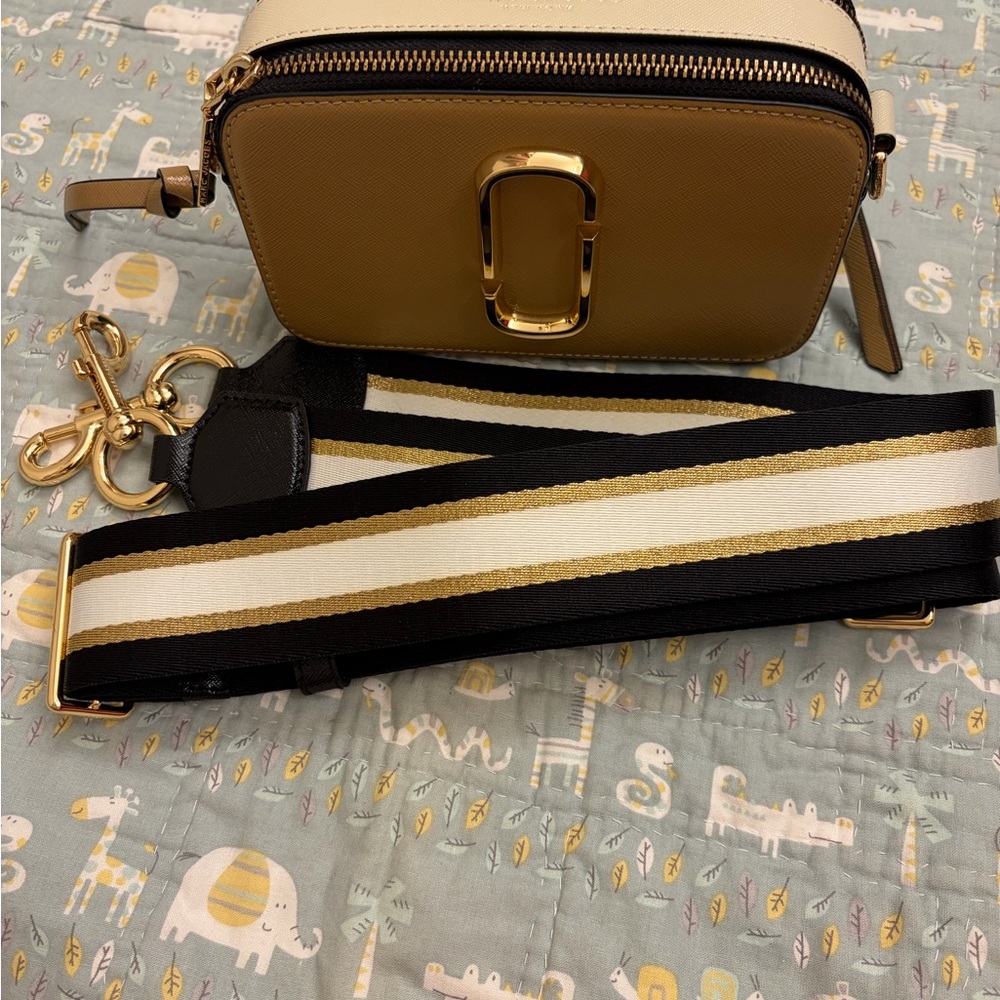 Marc Jacobs Snapshot (PRICE FIRM)